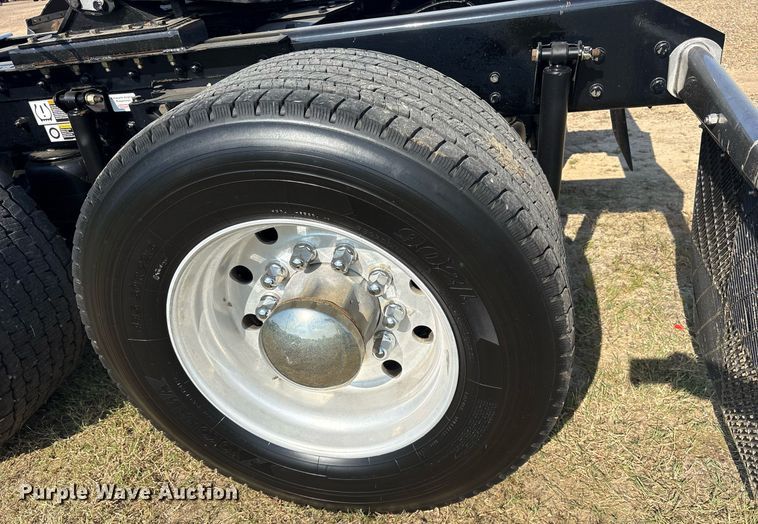 image for item DM1922 2020 Kenworth T680 semi truck