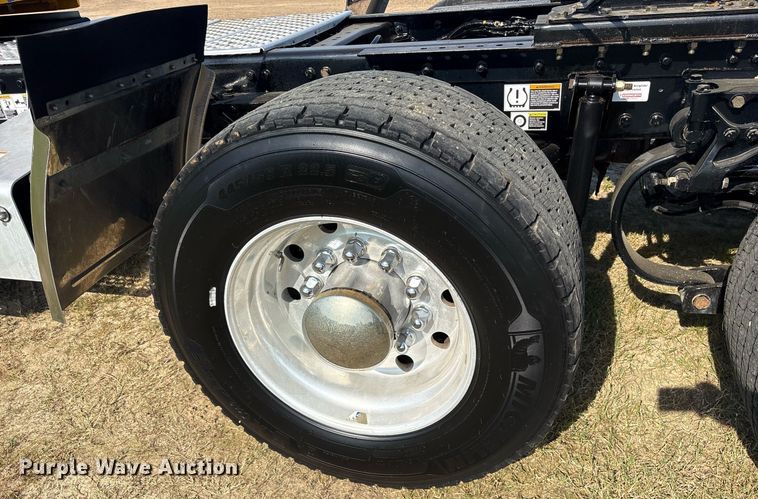 image for item DM1922 2020 Kenworth T680 semi truck