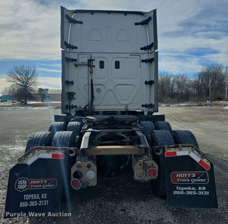 image for item DO7741 2014 Freightliner Cascadia semi truck