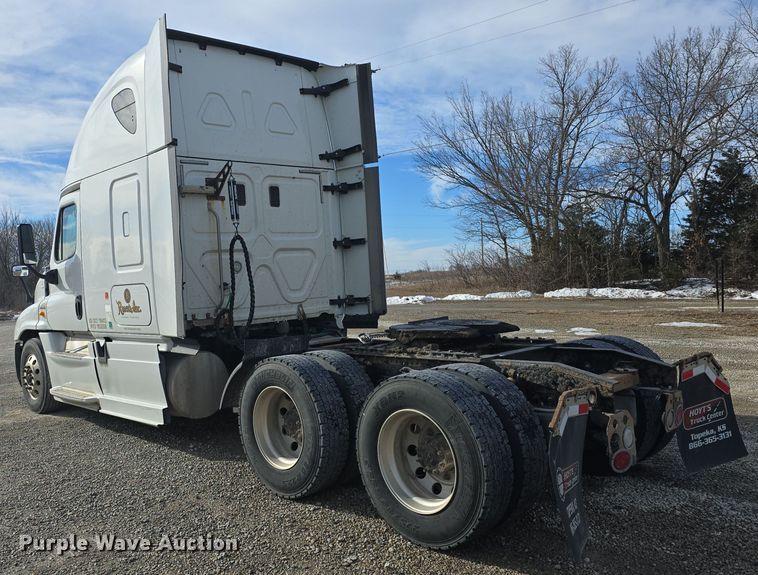 image for item DO7741 2014 Freightliner Cascadia semi truck