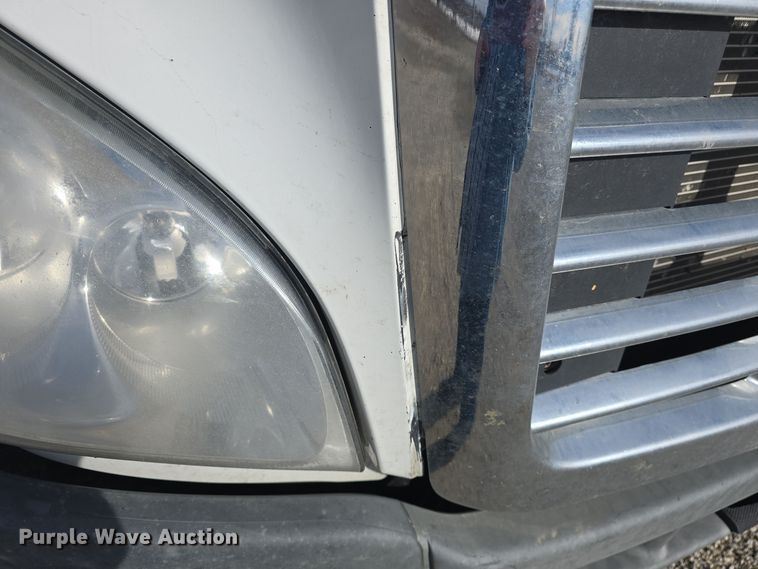 image for item DO7741 2014 Freightliner Cascadia semi truck