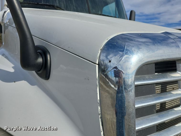 image for item DO7741 2014 Freightliner Cascadia semi truck
