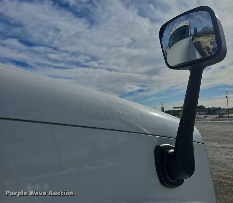 image for item DO7741 2014 Freightliner Cascadia semi truck