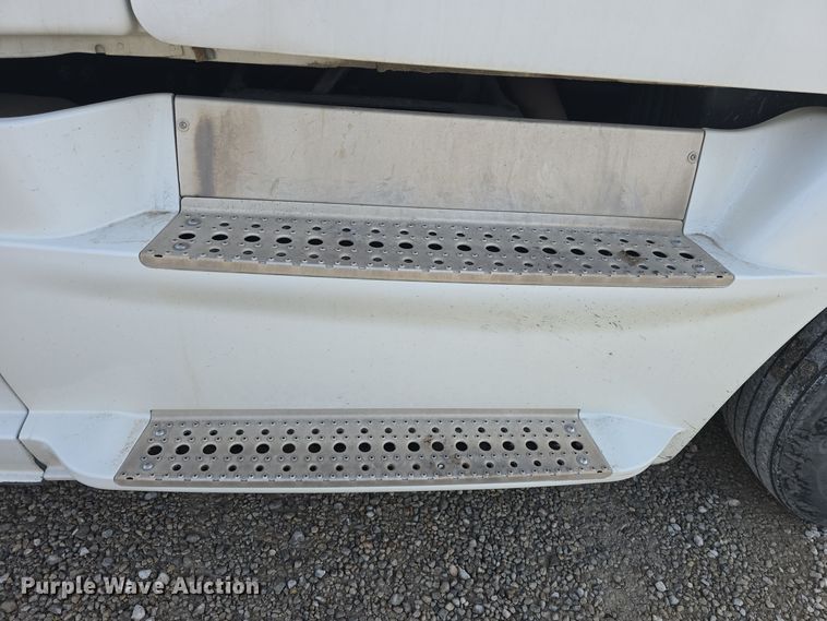 image for item DO7741 2014 Freightliner Cascadia semi truck