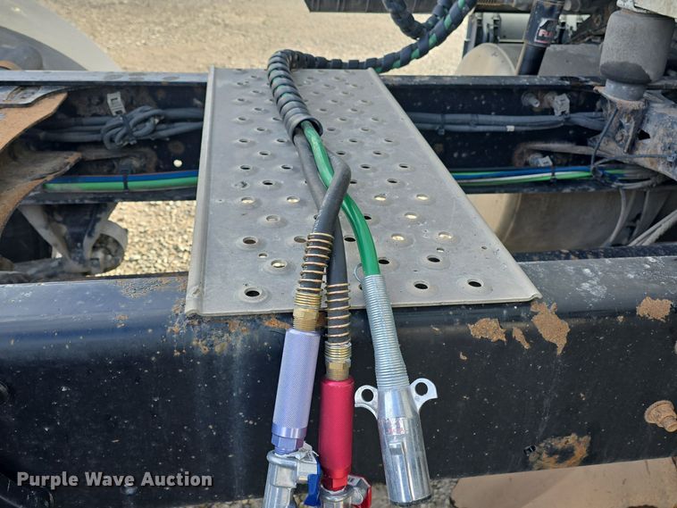 image for item DO7741 2014 Freightliner Cascadia semi truck