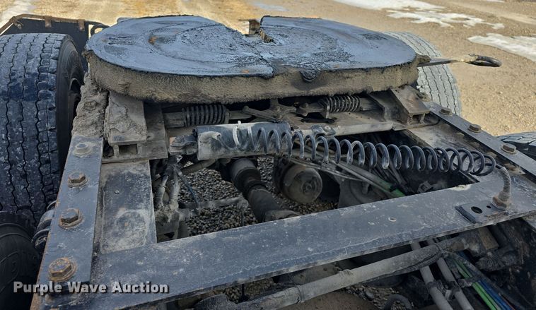 image for item DO7741 2014 Freightliner Cascadia semi truck