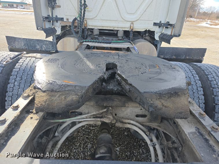 image for item DO7741 2014 Freightliner Cascadia semi truck