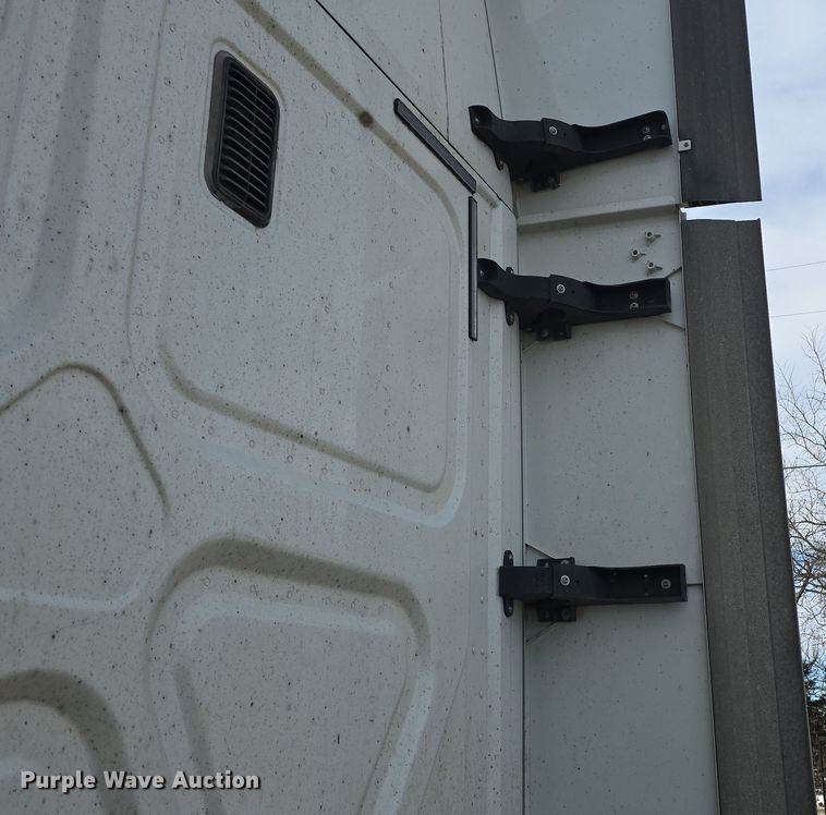 image for item DO7741 2014 Freightliner Cascadia semi truck