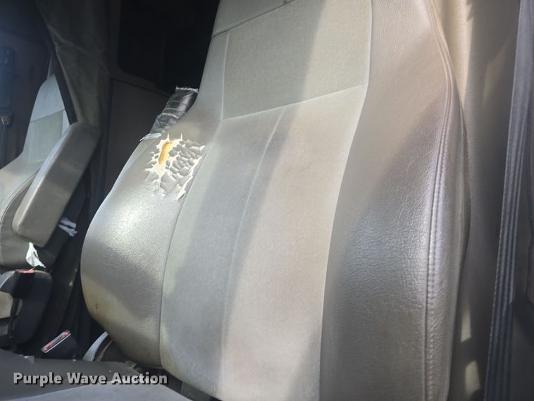 image for item DO7741 2014 Freightliner Cascadia semi truck