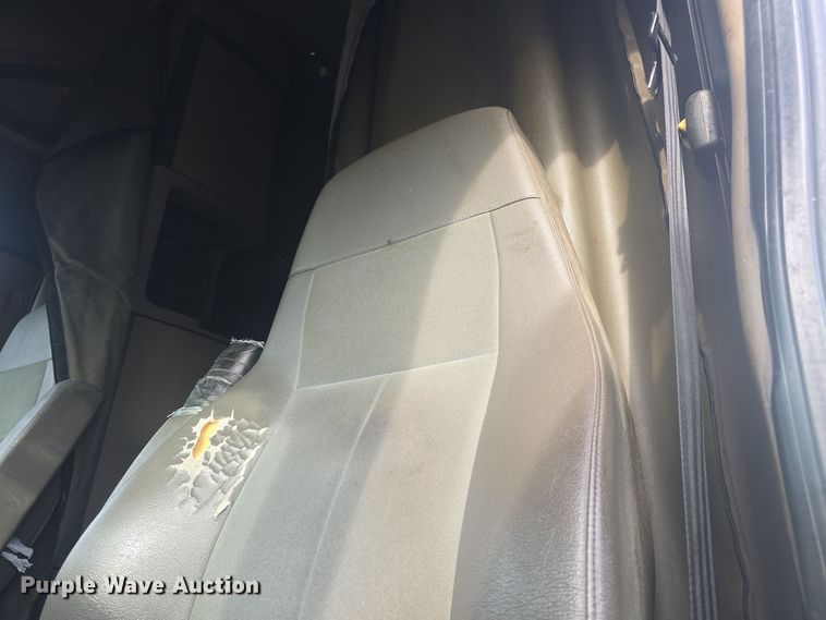 image for item DO7741 2014 Freightliner Cascadia semi truck