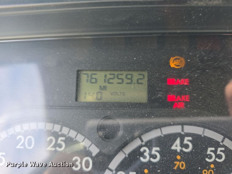 image for item DO7741 2014 Freightliner Cascadia semi truck