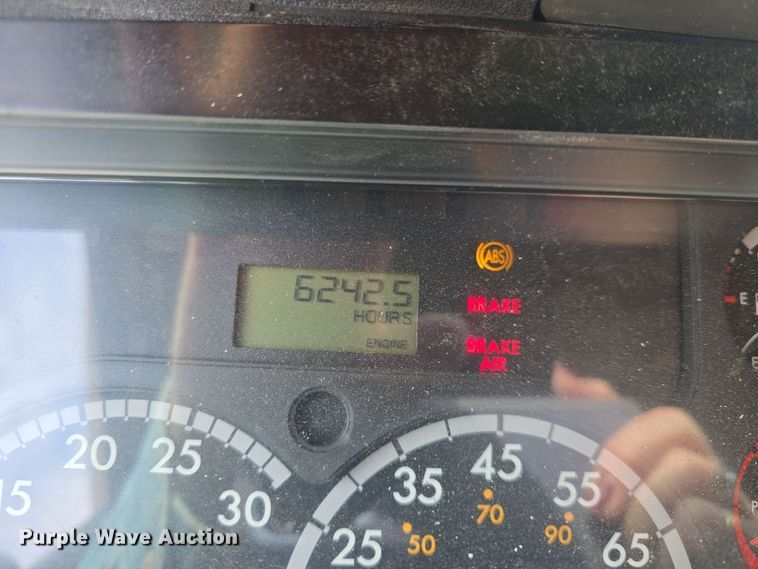 image for item DO7741 2014 Freightliner Cascadia semi truck