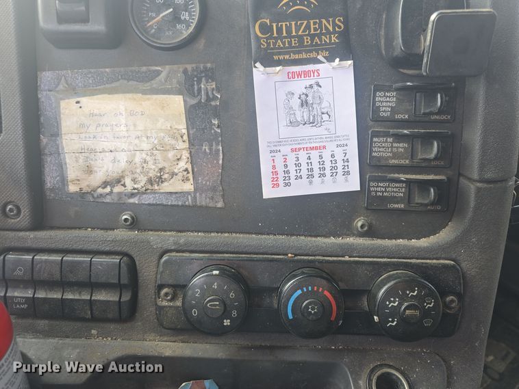 image for item DO7741 2014 Freightliner Cascadia semi truck