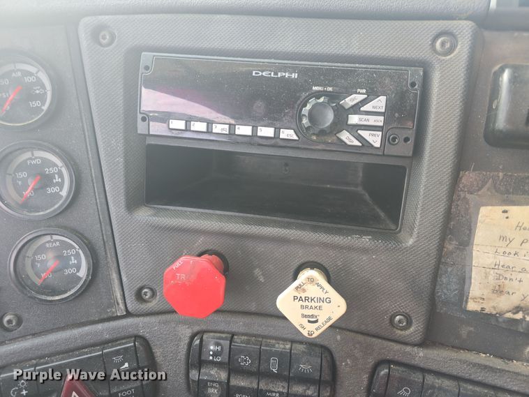 image for item DO7741 2014 Freightliner Cascadia semi truck