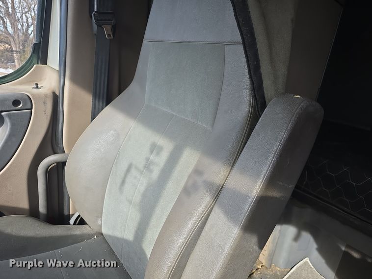 image for item DO7741 2014 Freightliner Cascadia semi truck