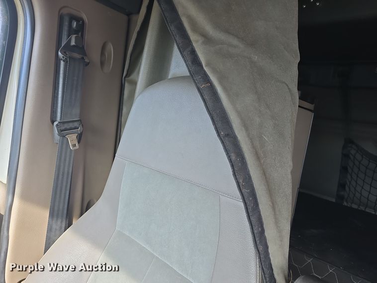 image for item DO7741 2014 Freightliner Cascadia semi truck