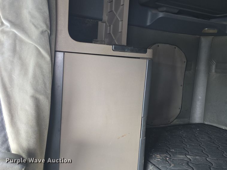 image for item DO7741 2014 Freightliner Cascadia semi truck