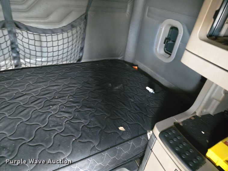 image for item DO7741 2014 Freightliner Cascadia semi truck