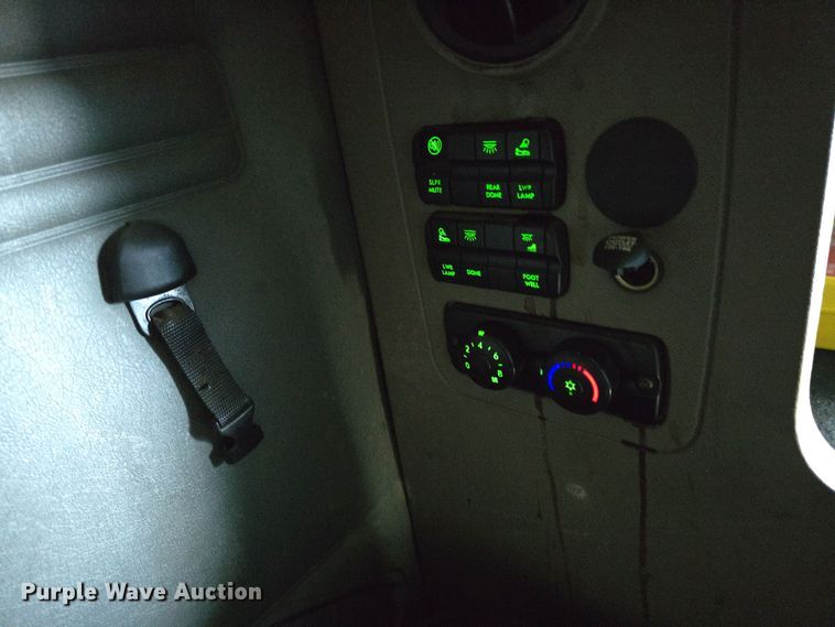 image for item DO7741 2014 Freightliner Cascadia semi truck