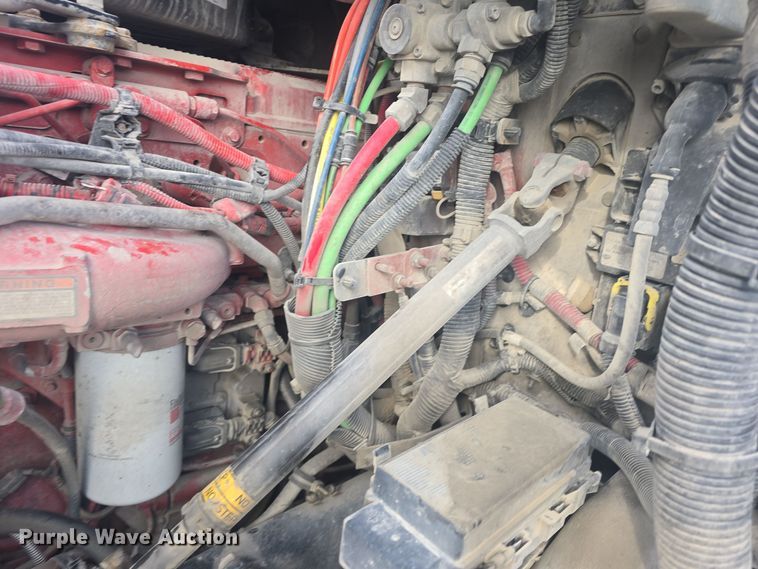 image for item DO7741 2014 Freightliner Cascadia semi truck