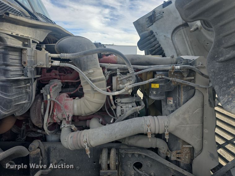 image for item DO7741 2014 Freightliner Cascadia semi truck