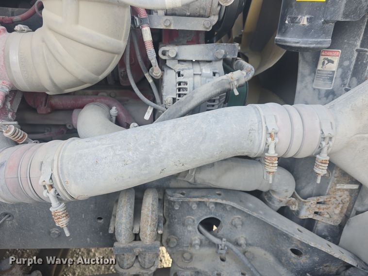 image for item DO7741 2014 Freightliner Cascadia semi truck