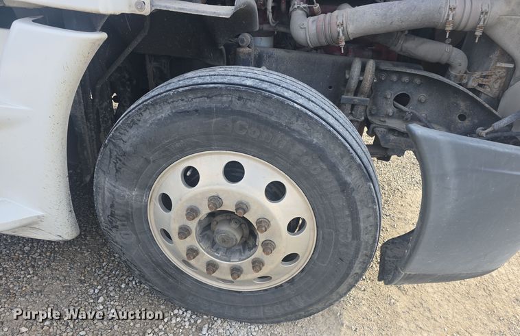 image for item DO7741 2014 Freightliner Cascadia semi truck