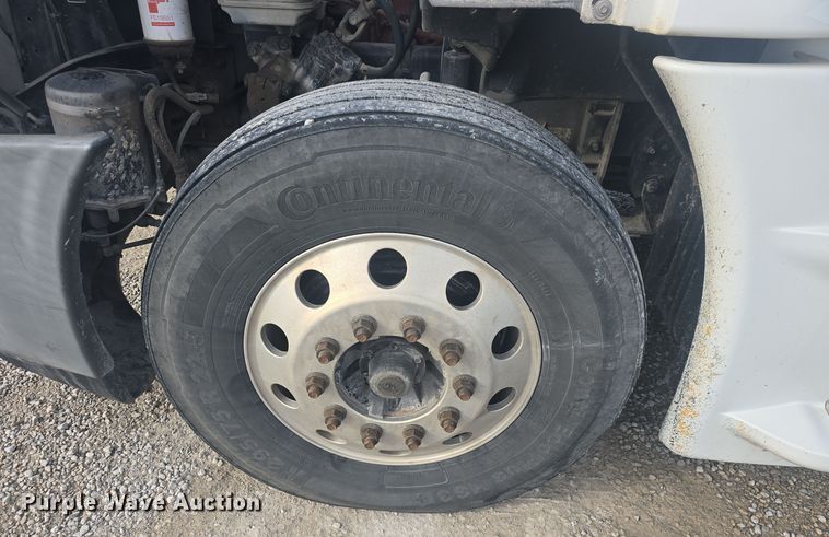 image for item DO7741 2014 Freightliner Cascadia semi truck