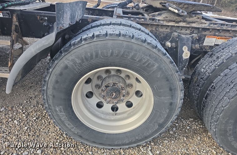 image for item DO7741 2014 Freightliner Cascadia semi truck