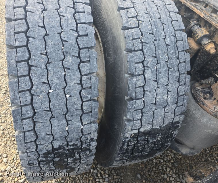 image for item DO7741 2014 Freightliner Cascadia semi truck