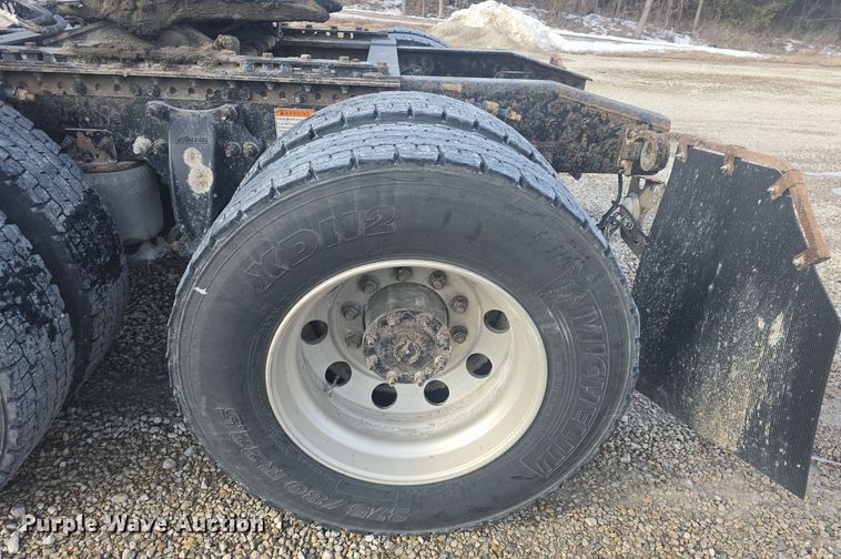 image for item DO7741 2014 Freightliner Cascadia semi truck