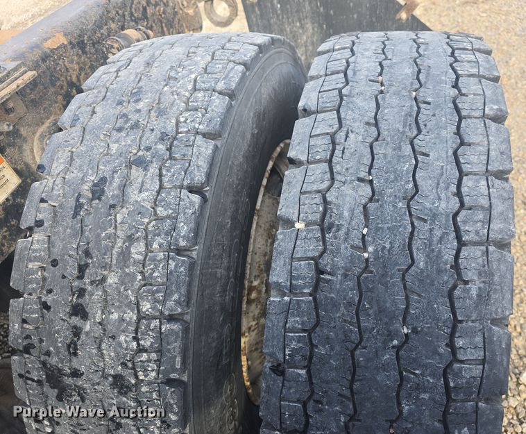 image for item DO7741 2014 Freightliner Cascadia semi truck