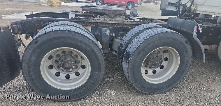 image for item DO7741 2014 Freightliner Cascadia semi truck