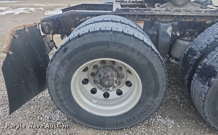 image for item DO7741 2014 Freightliner Cascadia semi truck