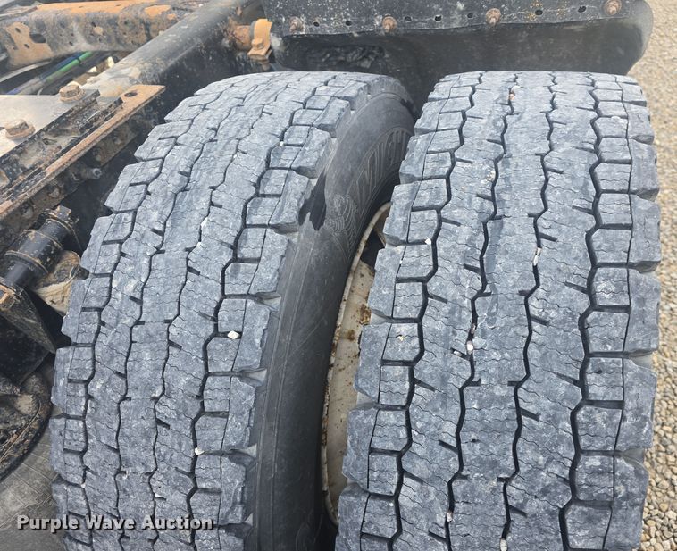 image for item DO7741 2014 Freightliner Cascadia semi truck