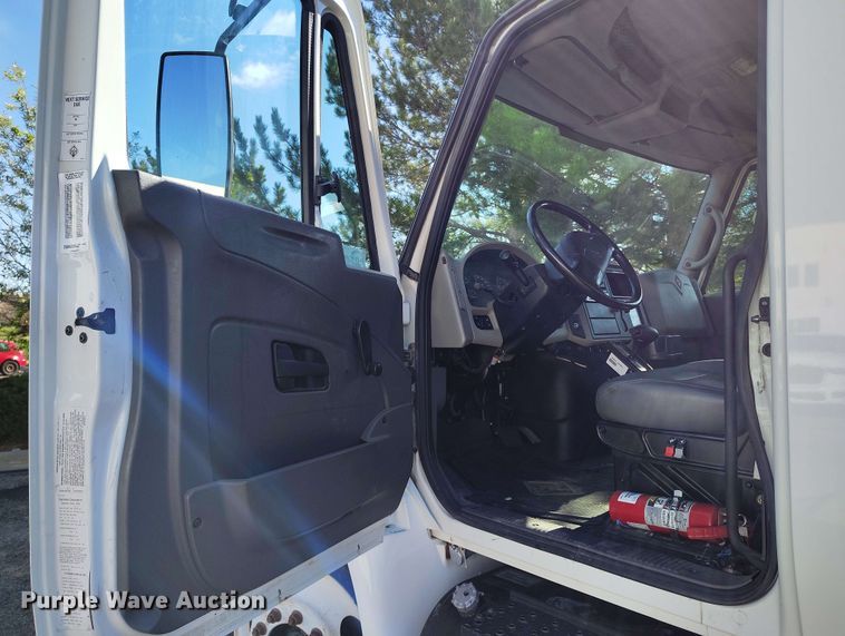 image for item DP4934 2009 International DuraStar 4300 truck cab and chassis