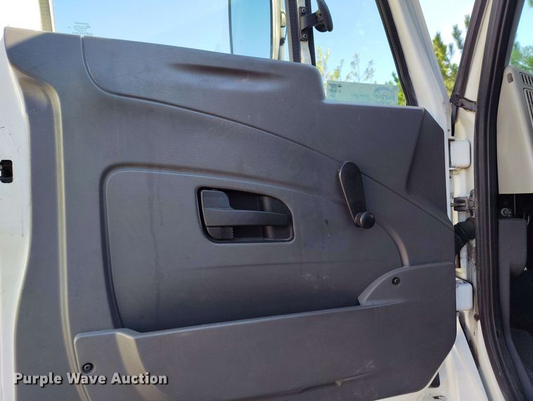 image for item DP4934 2009 International DuraStar 4300 truck cab and chassis