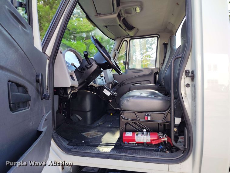 image for item DP4934 2009 International DuraStar 4300 truck cab and chassis