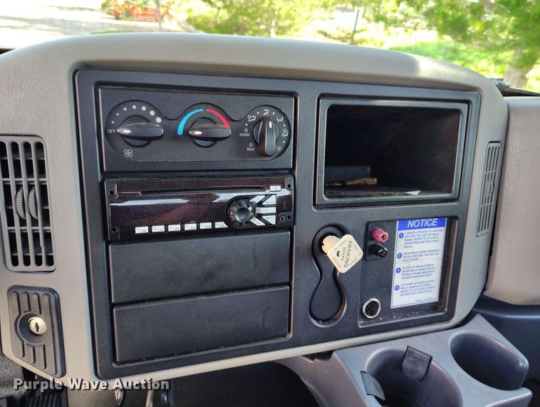 image for item DP4934 2009 International DuraStar 4300 truck cab and chassis