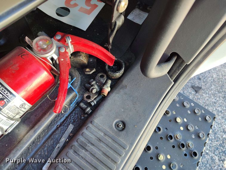 image for item DP4934 2009 International DuraStar 4300 truck cab and chassis