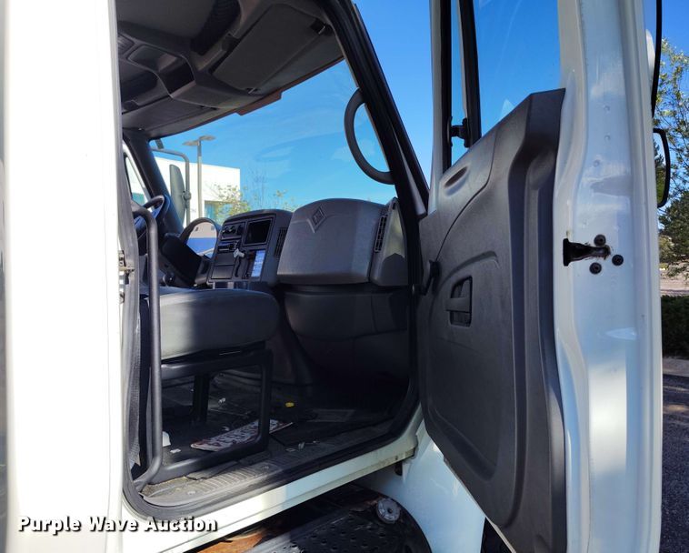 image for item DP4934 2009 International DuraStar 4300 truck cab and chassis