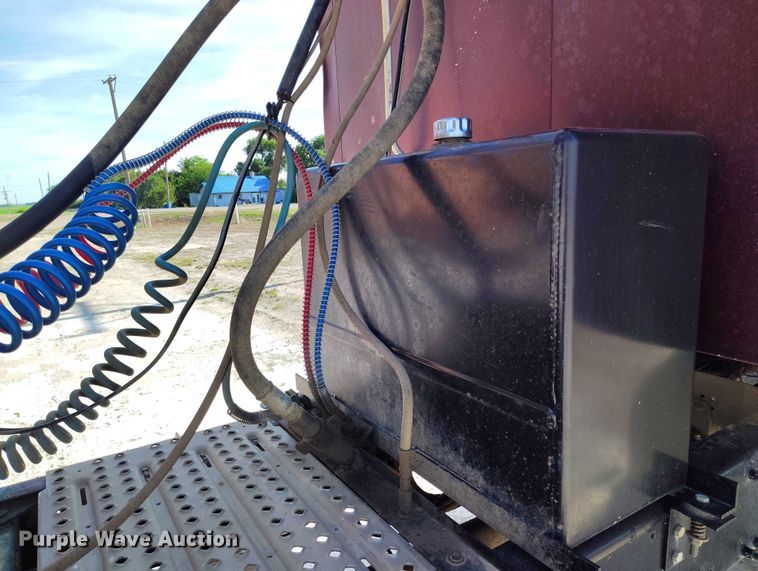 image for item DP4998 2007 Mack CHN613 semi truck