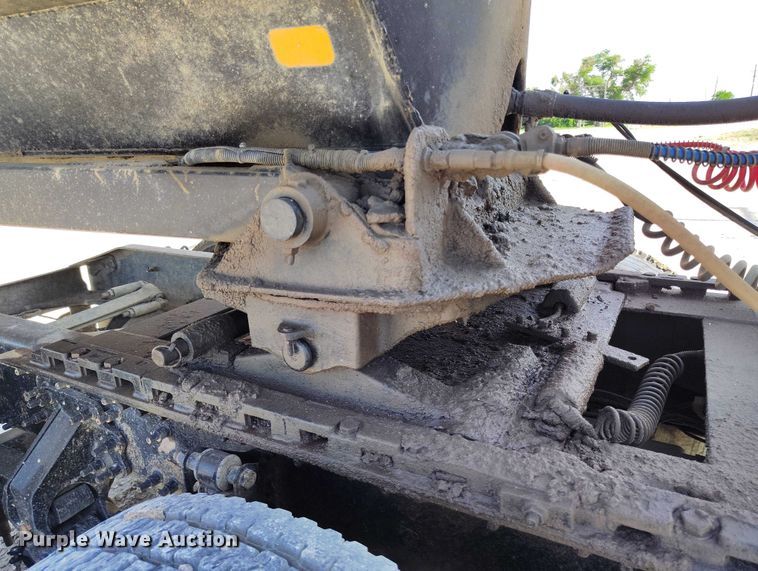 image for item DP4998 2007 Mack CHN613 semi truck