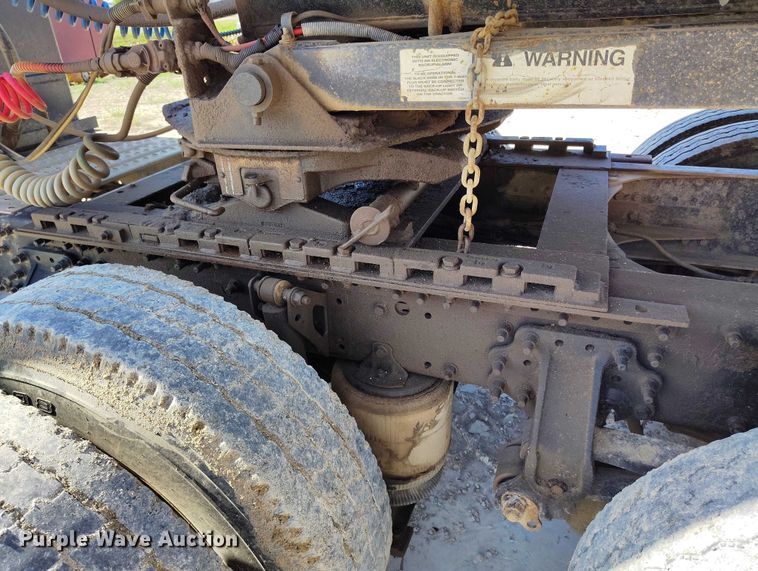 image for item DP4998 2007 Mack CHN613 semi truck