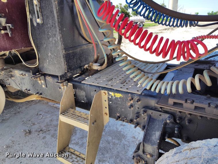 image for item DP4998 2007 Mack CHN613 semi truck