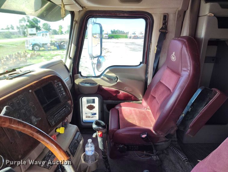 image for item DP4998 2007 Mack CHN613 semi truck