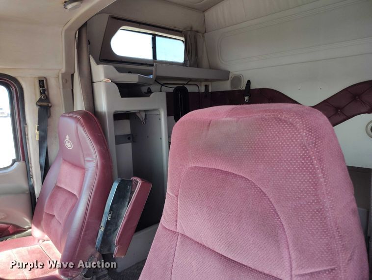 image for item DP4998 2007 Mack CHN613 semi truck