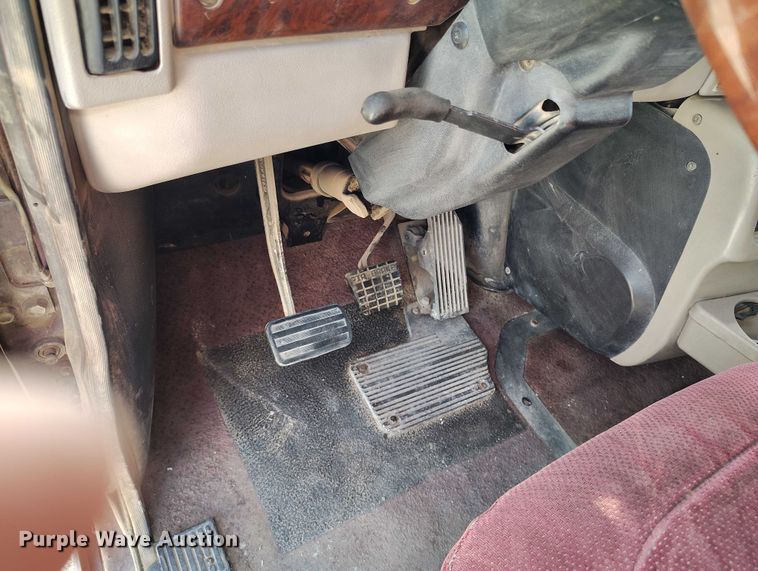 image for item DP4998 2007 Mack CHN613 semi truck