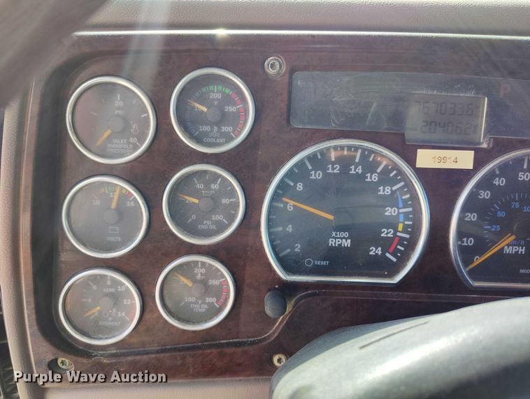 image for item DP4998 2007 Mack CHN613 semi truck