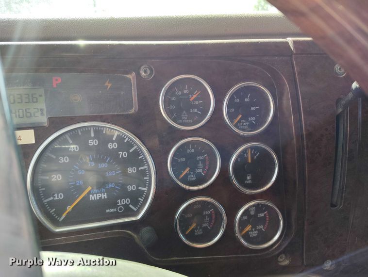 image for item DP4998 2007 Mack CHN613 semi truck